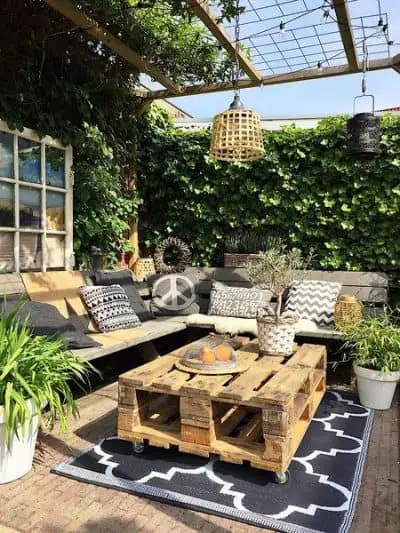 Cómo Decorar un Jardín Rústico - 13 Construye Muebles Con Pallets 400x533